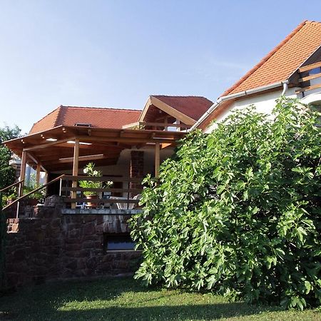 Voeroesko Apartmanhaz Ревфюлёп Экстерьер фото