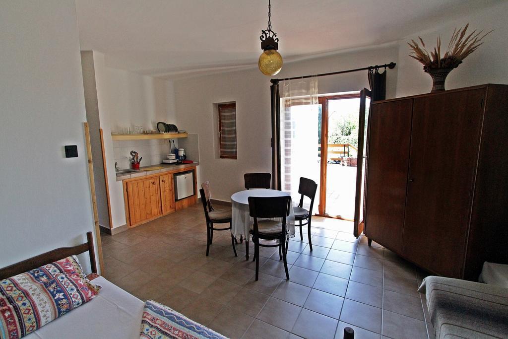 Voeroesko Apartmanhaz Ревфюлёп Номер фото