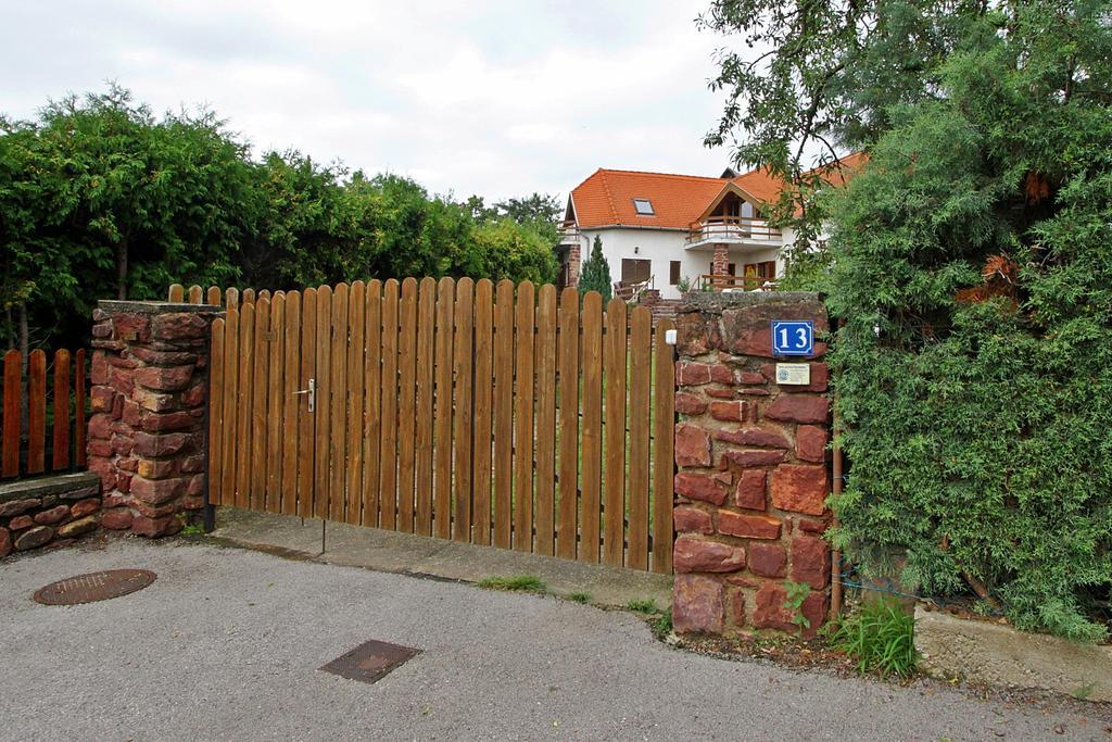 Voeroesko Apartmanhaz Ревфюлёп Экстерьер фото