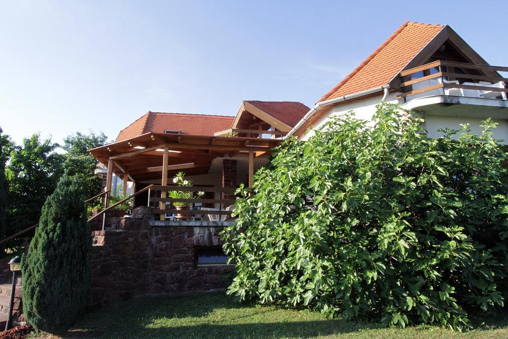 Voeroesko Apartmanhaz Ревфюлёп Экстерьер фото